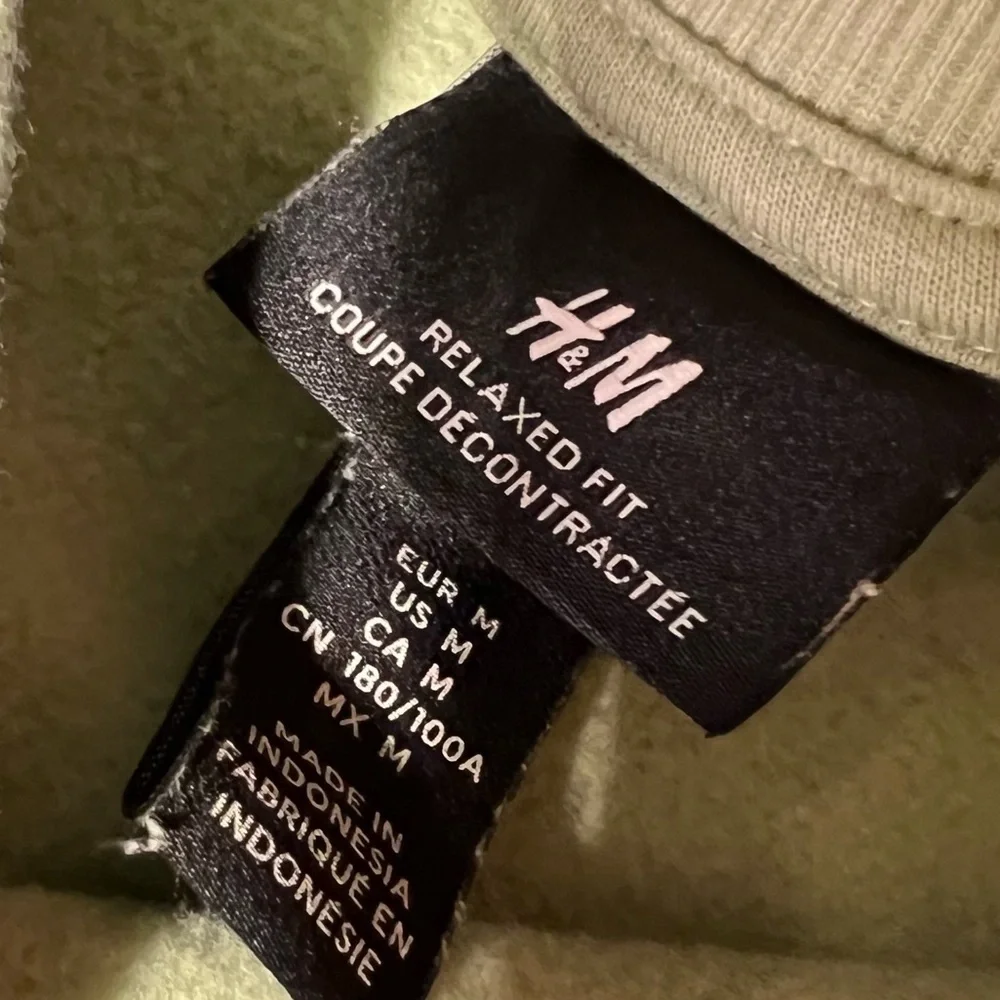 H&M Light Green Relaxed Fit Sweatshirt - Picture 2 of 4